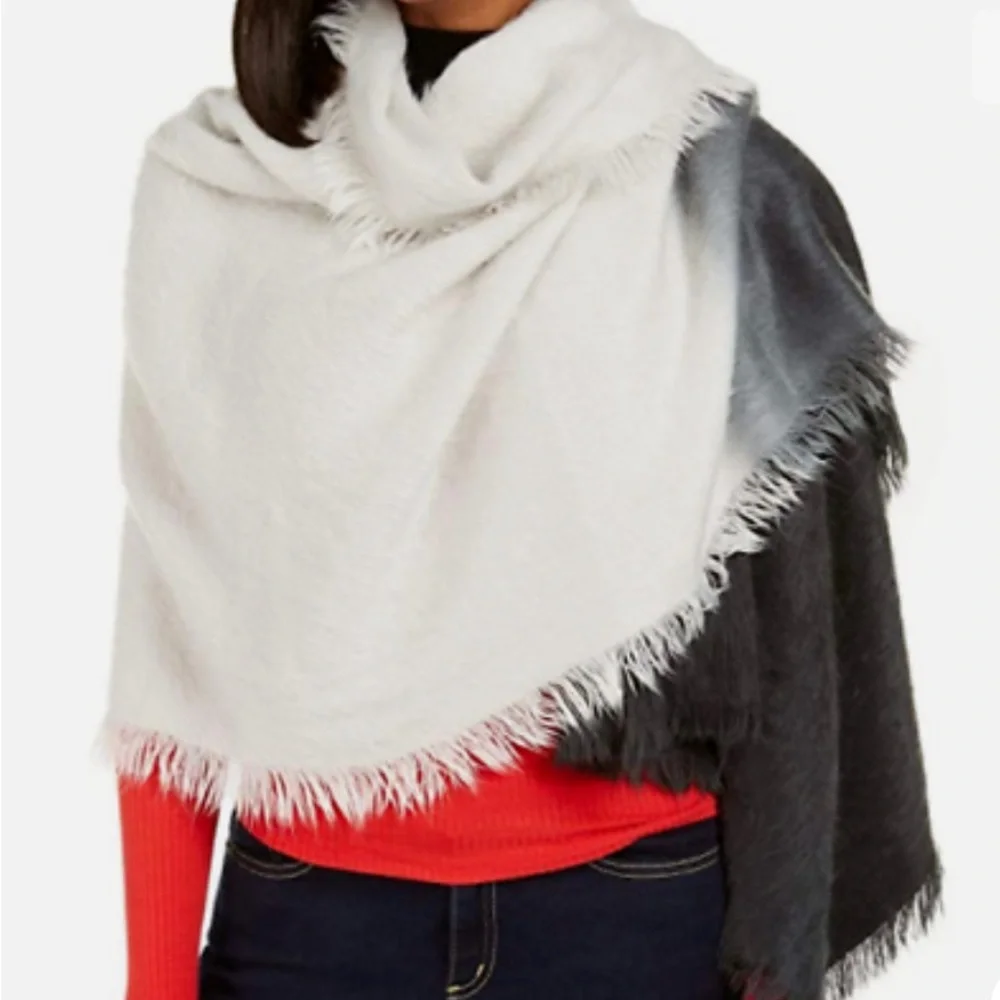 DKNY Large Woven Ombré Scarf Wrap Shawl Grey/Charcoal (approx.32”x84”) - Picture 2 of 6